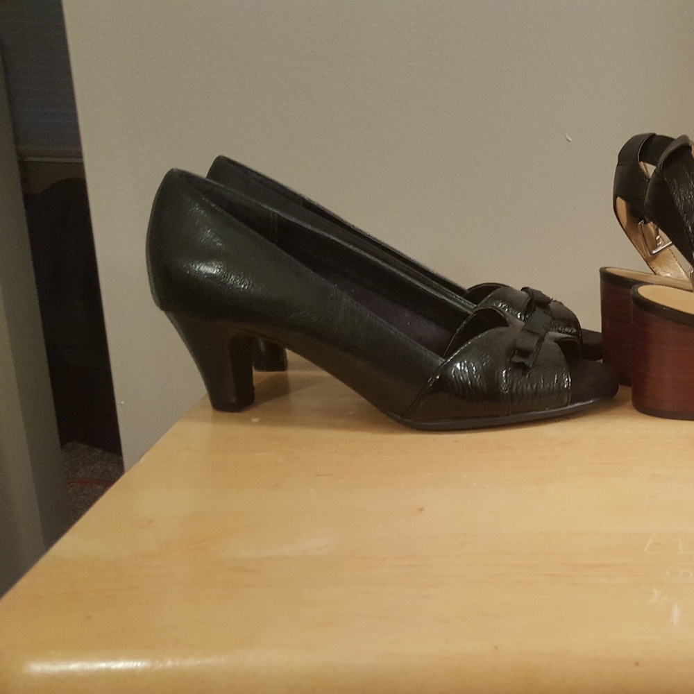 Aerosoles peep toe pump!